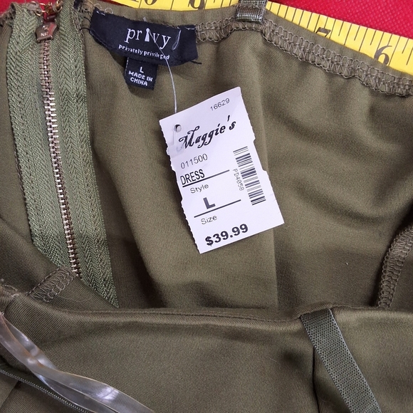 Privy Green Sleeveless Sheath Dress Sweetheart Neckline - Picture 2 of 9